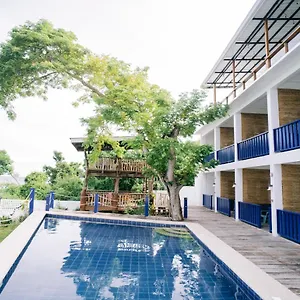 Resort Bluewoods Seaside Dauis