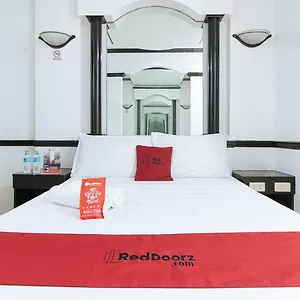 3* Hotel Reddoorz At Gloria